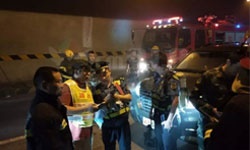 滬昆高速懷化段隧道發(fā)生貨車追尾起火，滯留人員依據(jù)隧道應急疏散燈具安全疏散